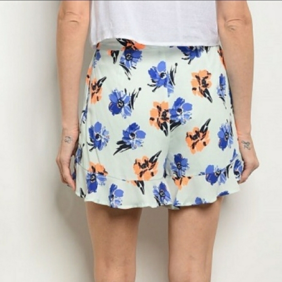 NWT 19 Cooper Floral Ruffled High Waist Shorts - Picture 3 of 10